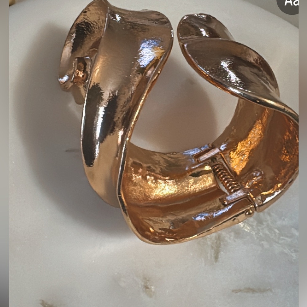 Very nice Gold bangel